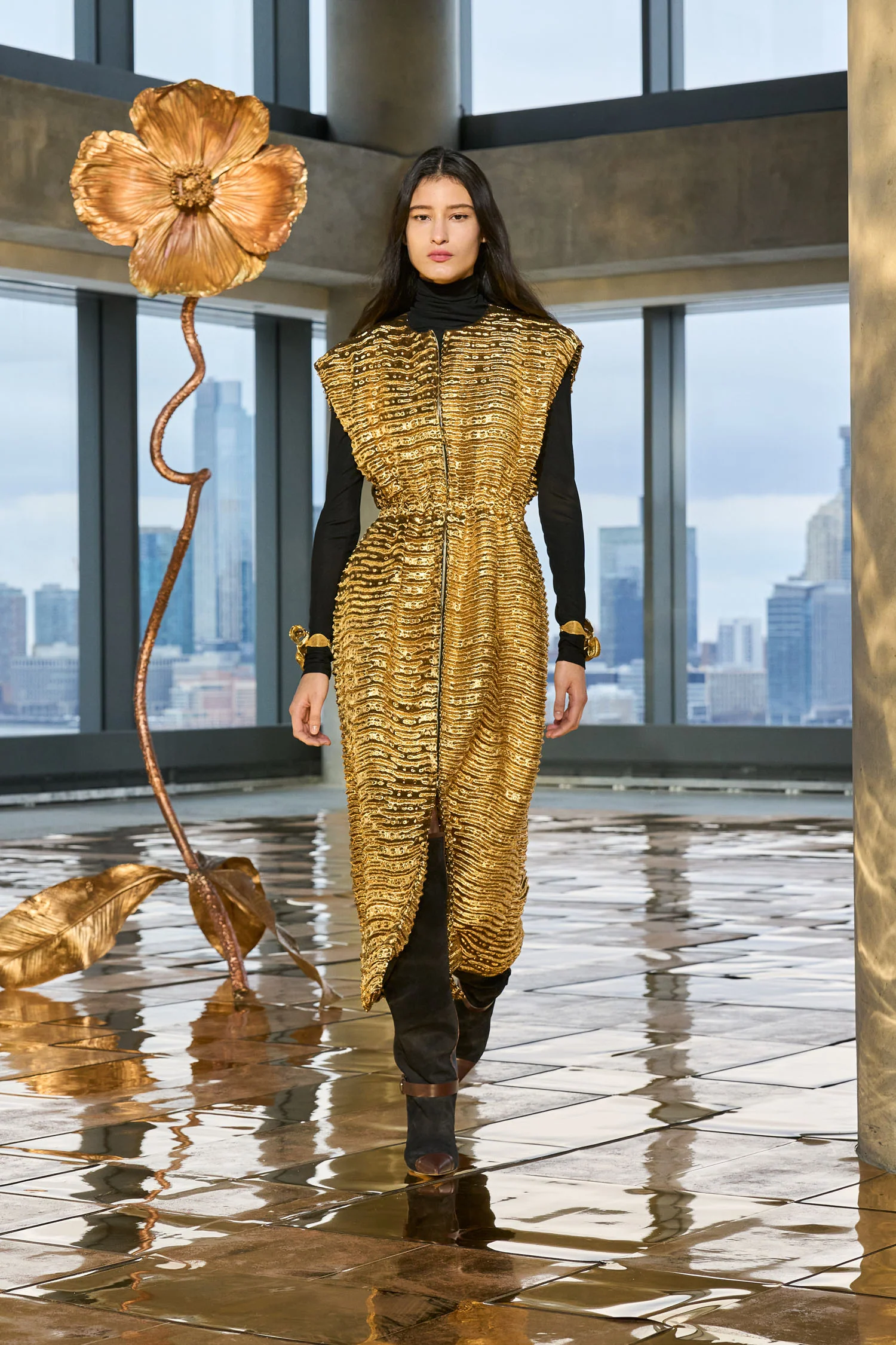 Agathe Metallic Short Sleeve Coat - Oro - Image 6