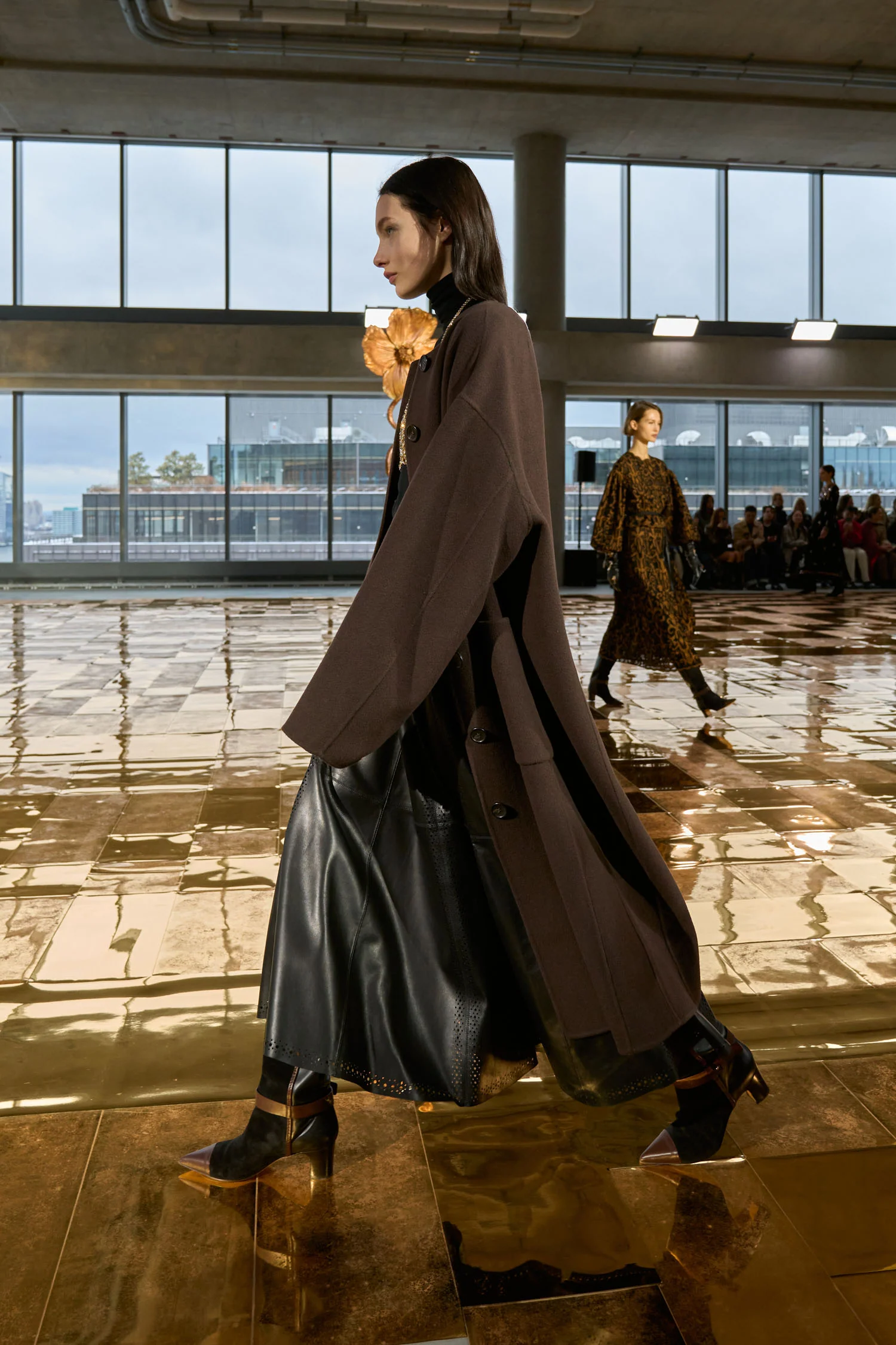 Aninda Leather Midi Skirt - Noir - Image 7