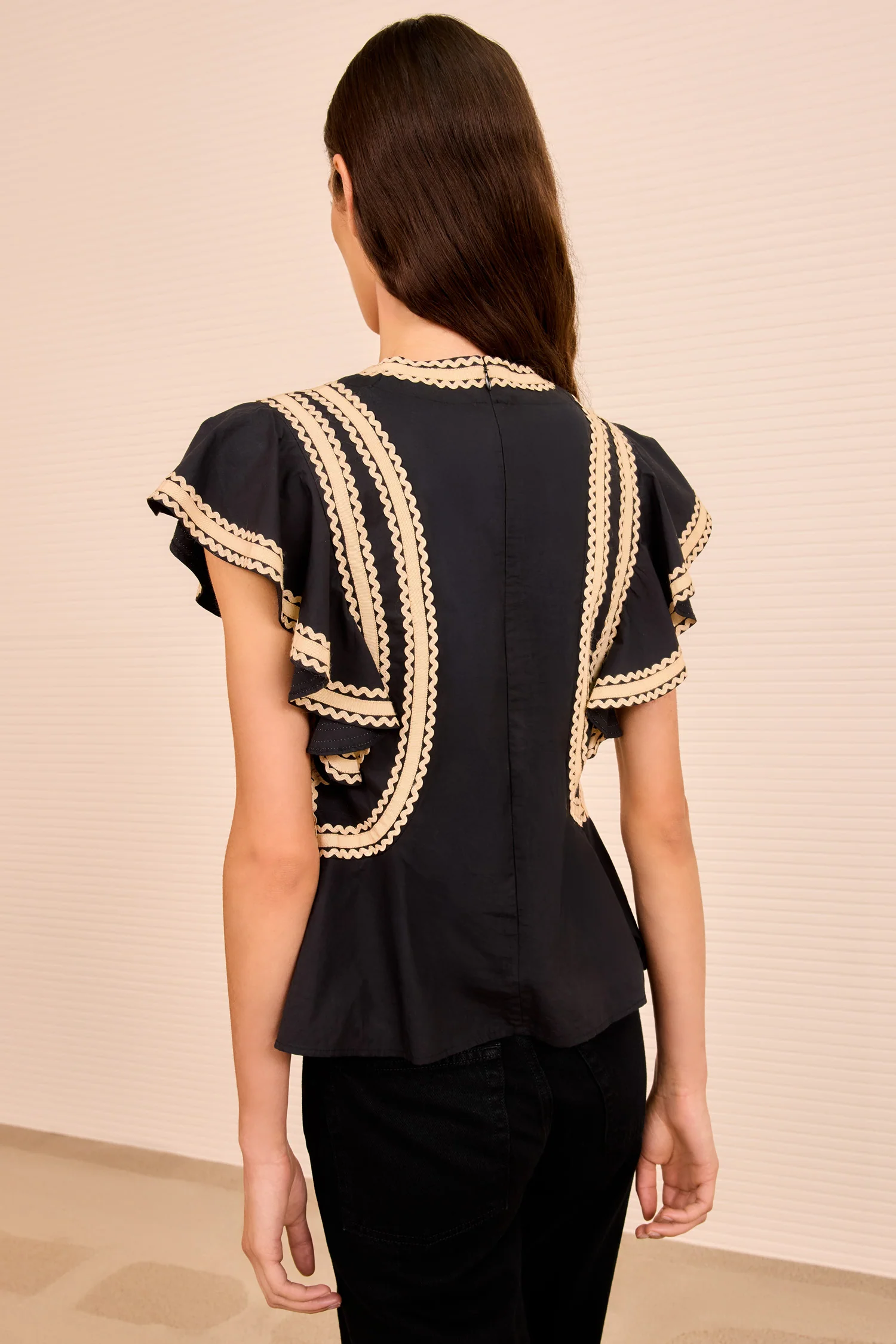 Anora Flutter Sleeve Top - Noir - Image 4