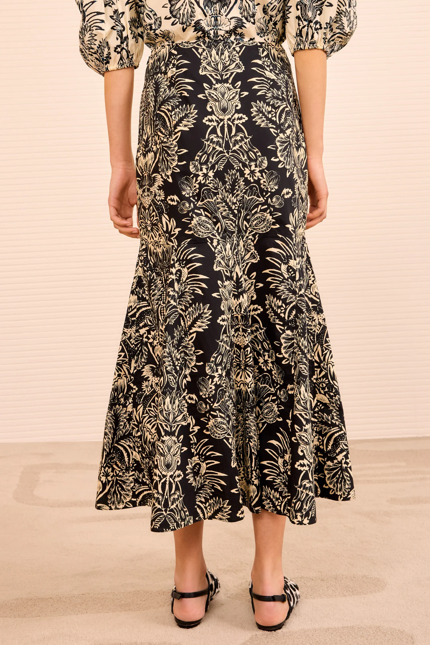 Clarisse Trumpet Midi Skirt - Noir Flora - Image 4