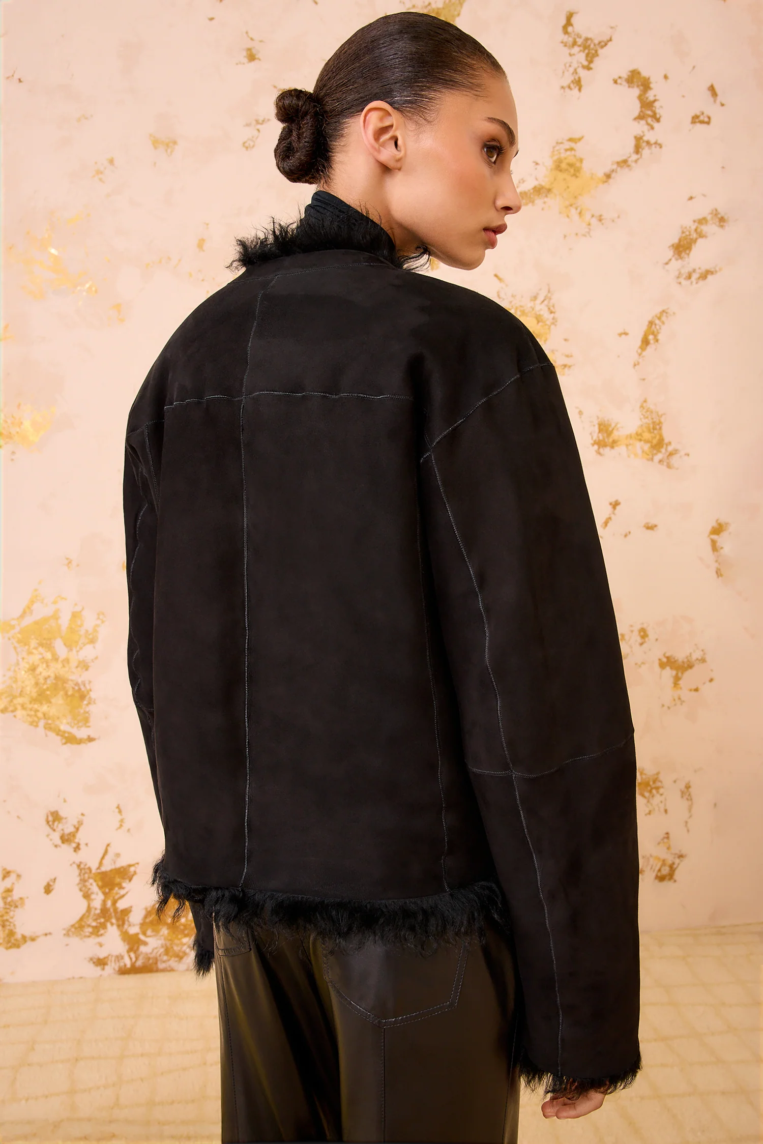 Irina Short Shearling Coat - Noir - Image 6