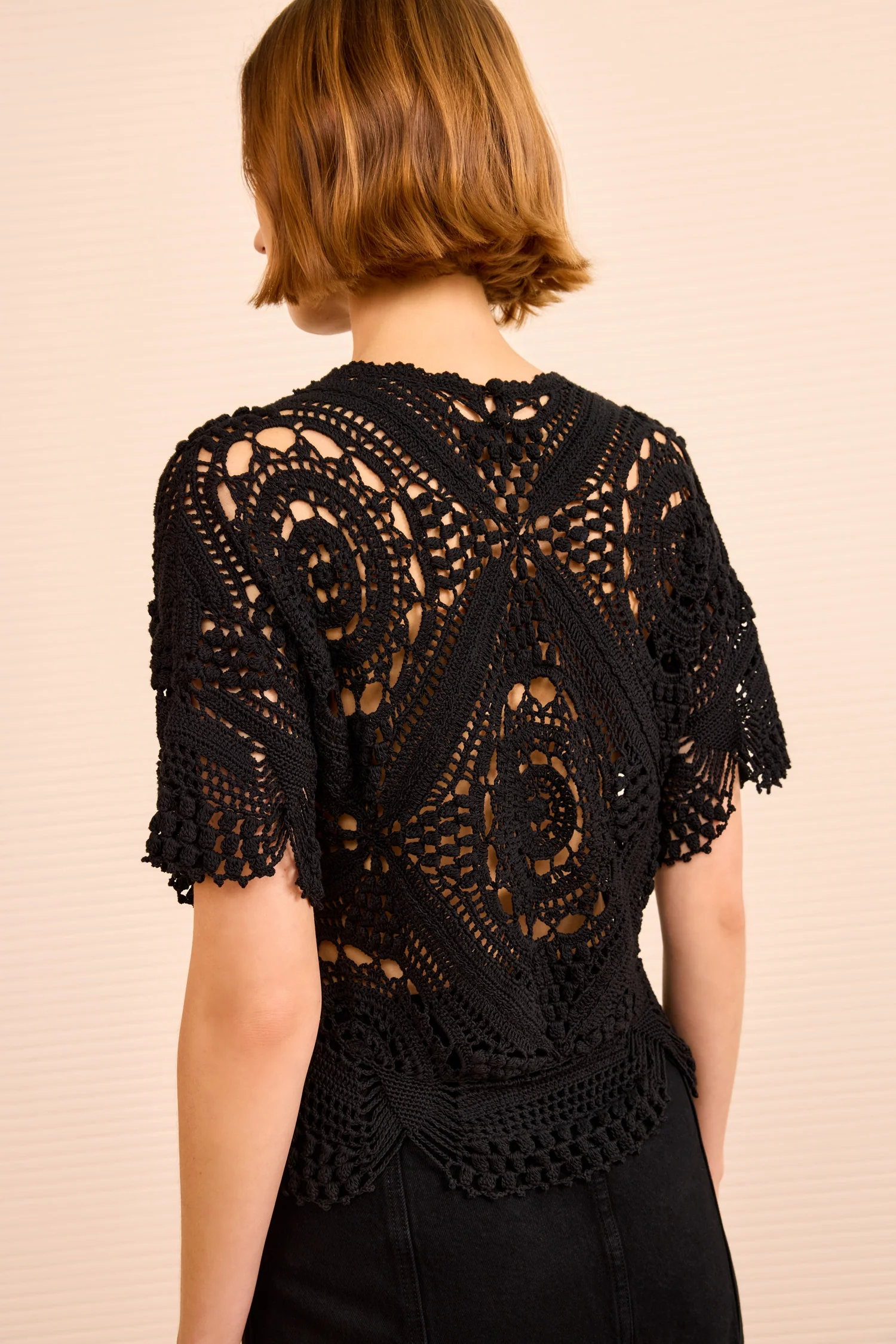 Maddalena Short Sleeve Hand Crochet Top - Noir - Image 4