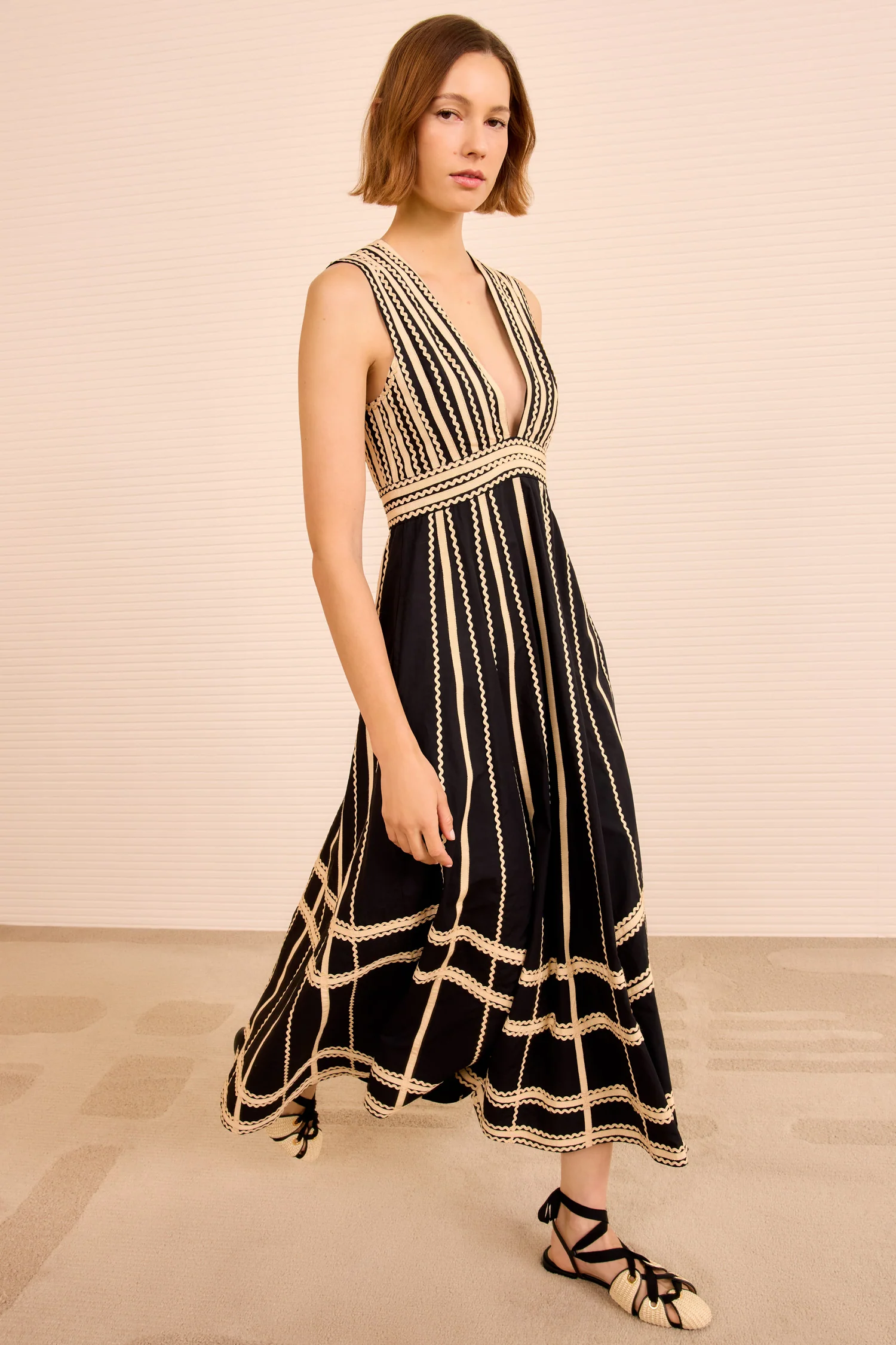 Palermo Deep V Midi Dress - Noir - Image 3