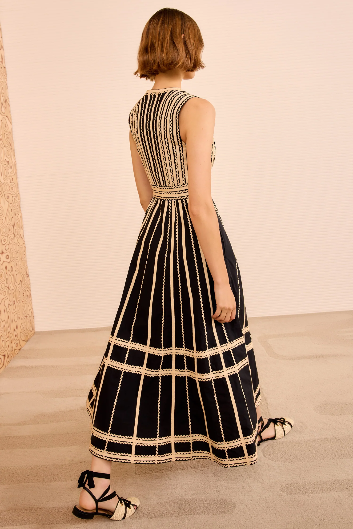 Palermo Deep V Midi Dress - Noir - Image 4
