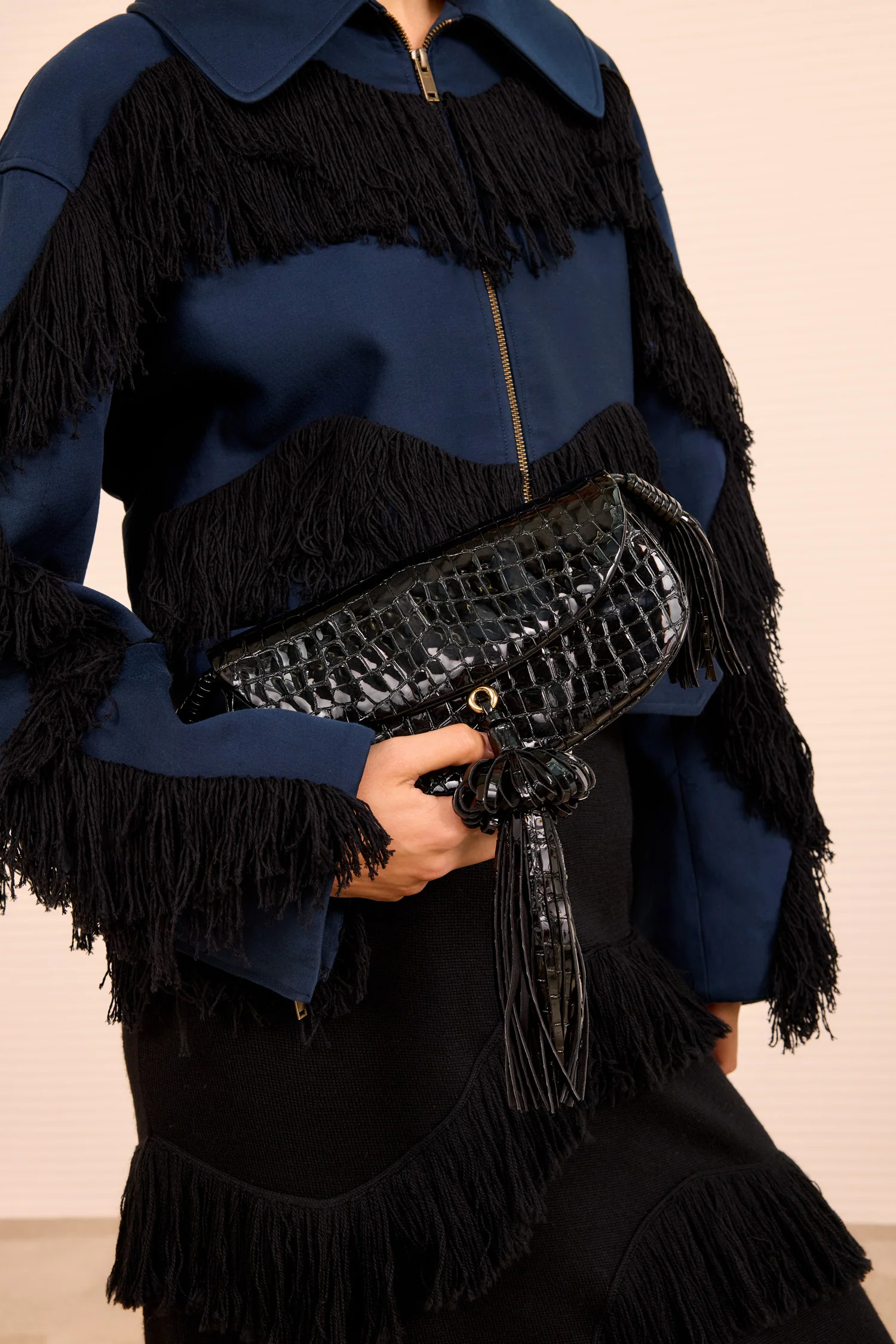 Paloma Tassel Flap Bag - Noir - Image 7