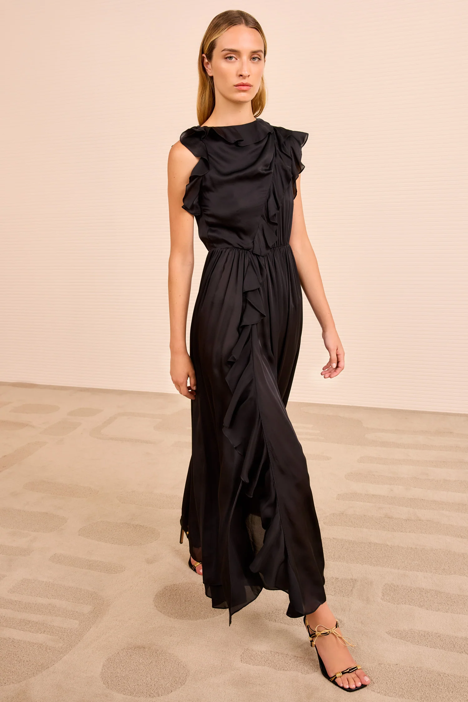Saanvi Cascading Ruffle Dress - Noir